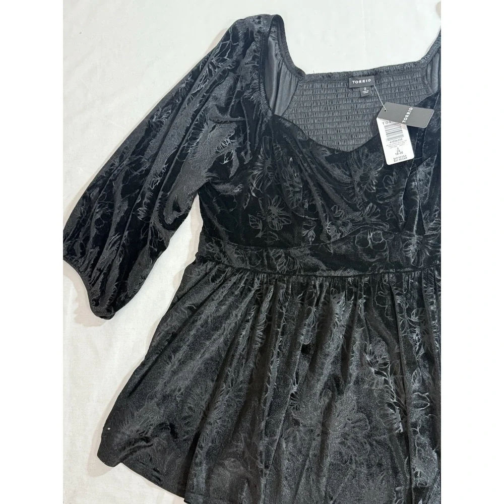 Torrid Blouse Womens Sz 2 Black Velvet Peplum Boho Sweetheart Smocked 18-20 NWT - Picture 3 of 6